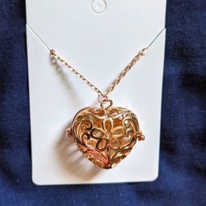 🛍 Heart Locket Necklace